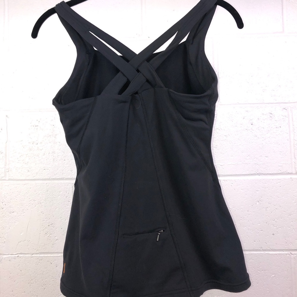 Lucy - M - Black workout tank top